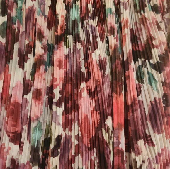 St.John Burgundy Floral Pleated Women's Top Long Sleeve - Multicolor Sz L - Picture 9 of 10